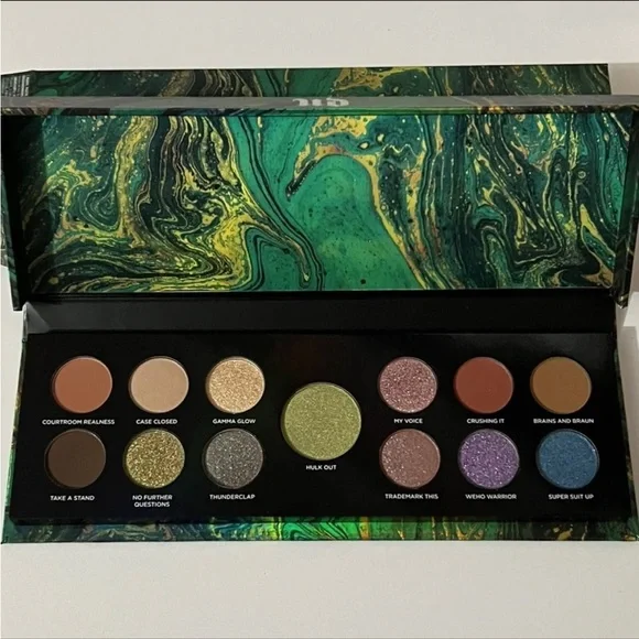 URBAN DECAY x MARVEL SHE-HULK EYESHADOW PALETTE - Picture 6 of 11